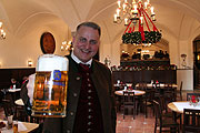 Christian Schottenhamel vor dem neuen "Bräustüberl" im Löwenbräukeller (Foto: MartiN Schmitz)